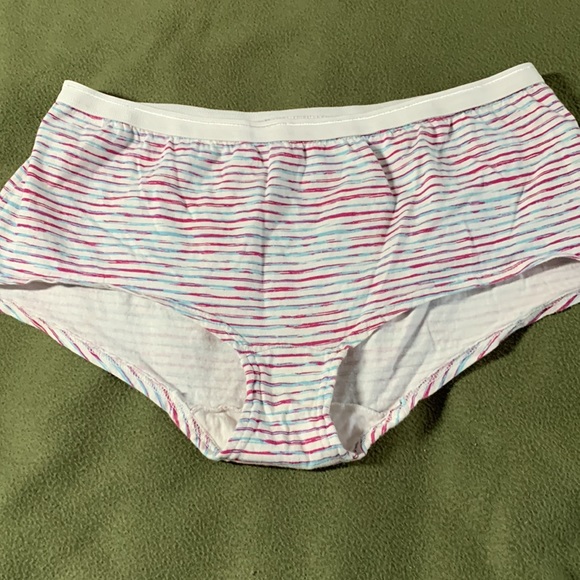 Lot of 2 new pairs Fruit of the Loom panties. One solid, one striped. Size 9 - Picture 2 of 9